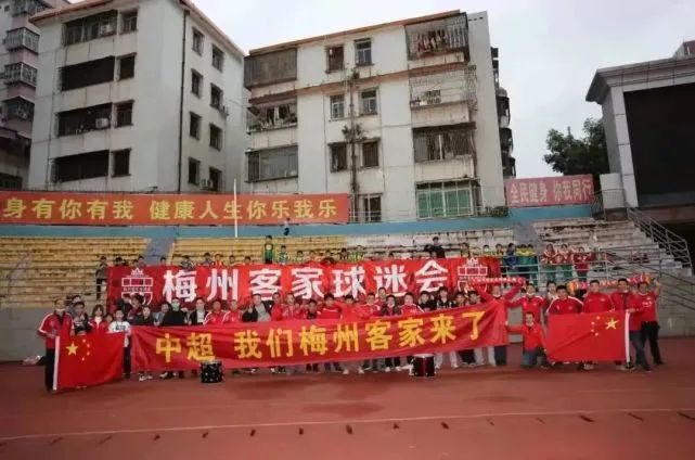 而演员类表演更是尤为激烈，“小李”莱昂纳 第87届奥斯卡宴会美食抢先看 缤纷美味惹人垂涎 2015-02-05 当地时间2月5日，第87届奥斯卡颁奖礼颁奖在即，奥斯卡晚宴美食公布。