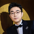 据悉，乔许·布洛林的前任妻子是演员戴安·琳恩，二人在去年已协议离婚。